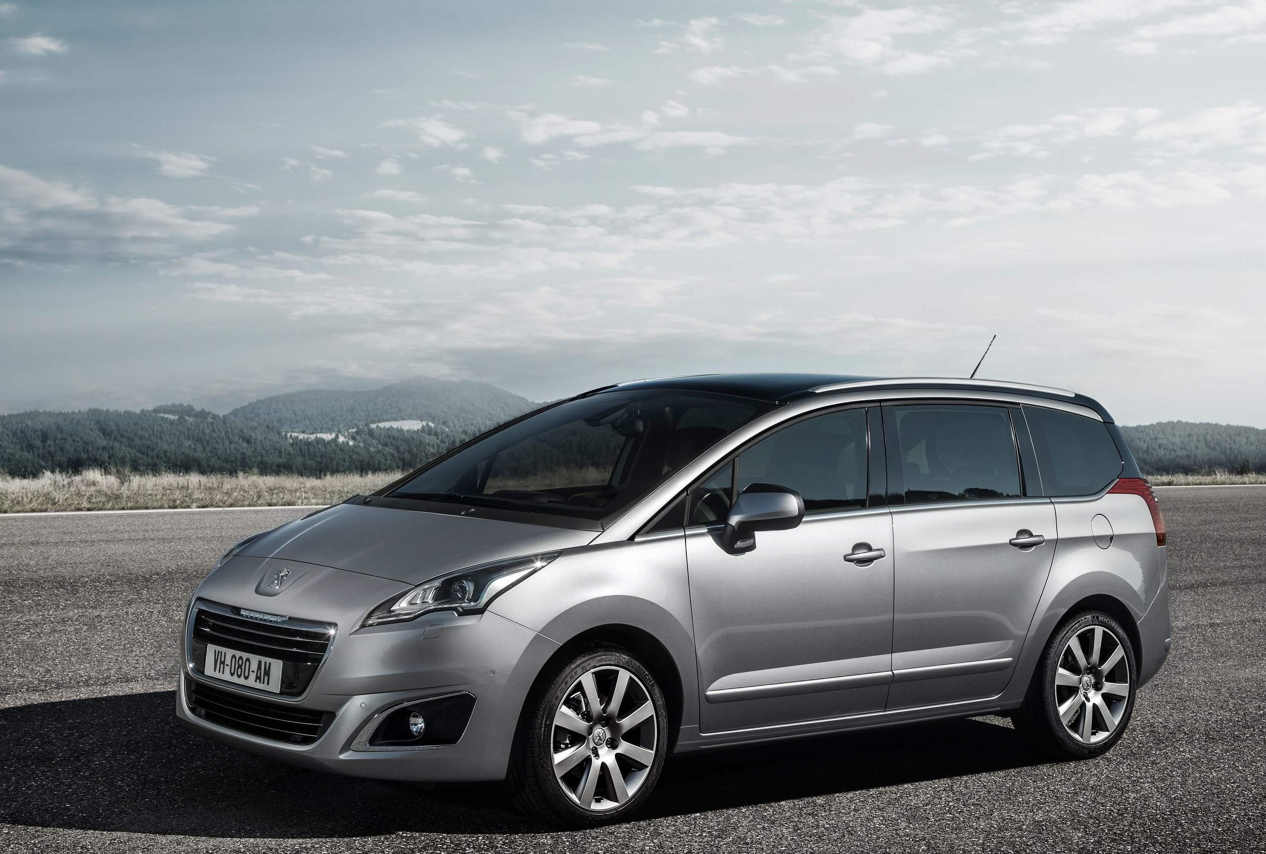2010–2016 Peugeot 5008